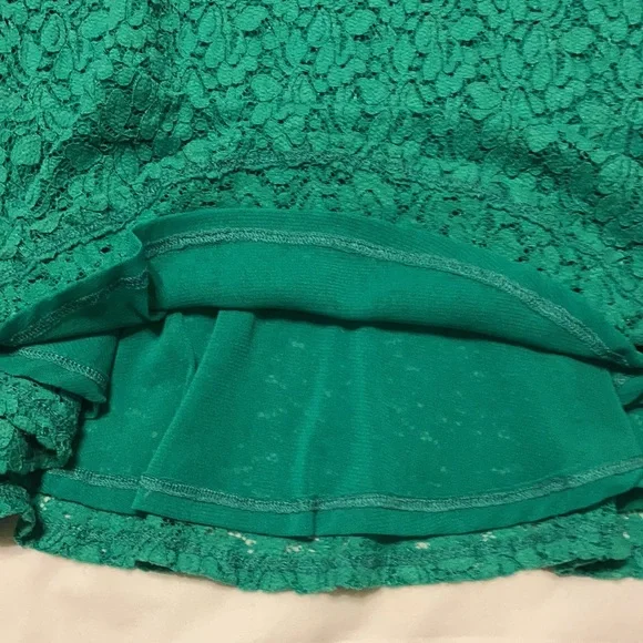 Vince Camuto Green Lace Cap Sleeve Peplum Top - Picture 9 of 10